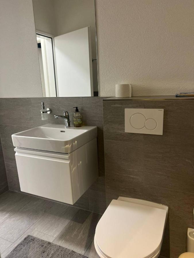 Basel-Stadt Gundeldingen Zimmer 401, Wc In The Hallway, Outside The Room Экстерьер фото